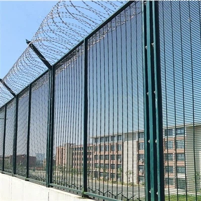 Какви са основните характеристики на защитна ограда 358?